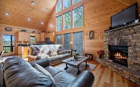 The Boondocks Cabin With Beautiful Mountain Views